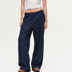 MADHAPPY Classics Fleece Straight Sweatpant
Navy SIZE MEDIUM NWT